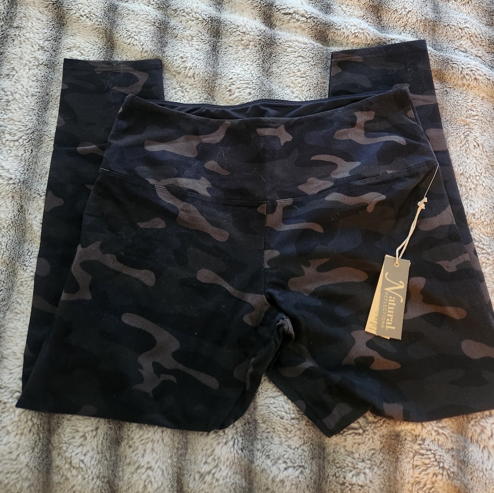 Natural Reflections Women's XL Camouflage Leggings - Black Green NWT